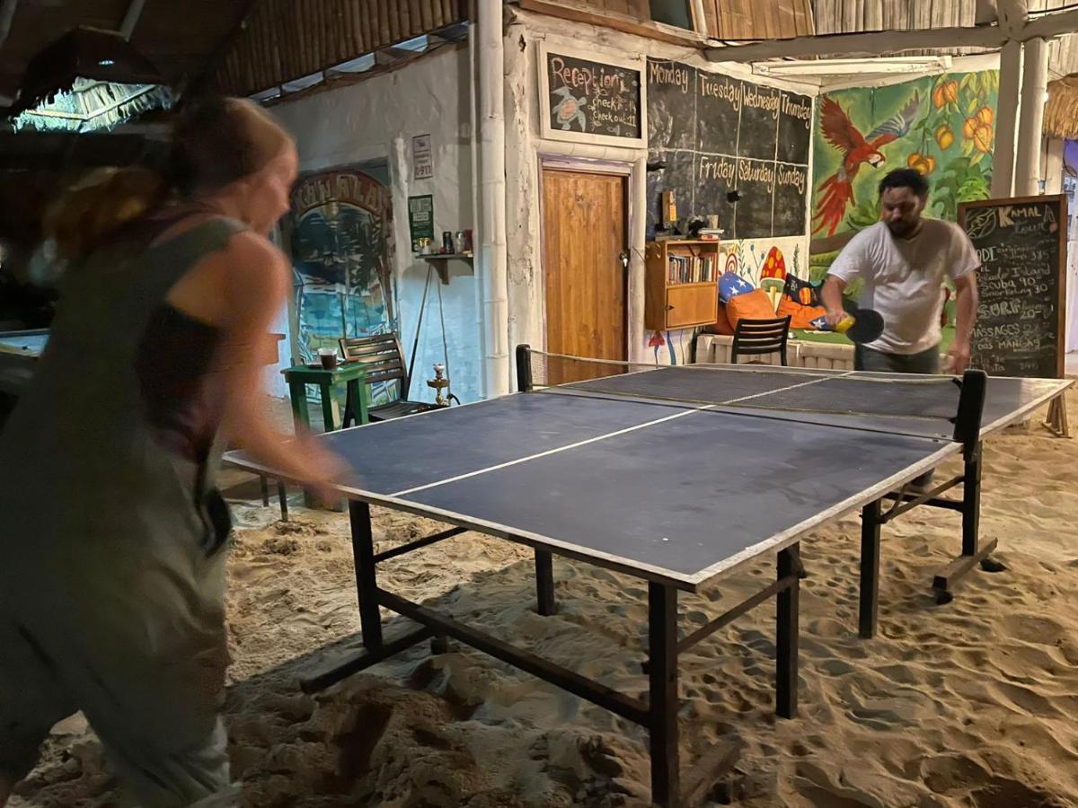 Kamala Surf & Backpacker Hostel Montañita Dış mekan fotoğraf