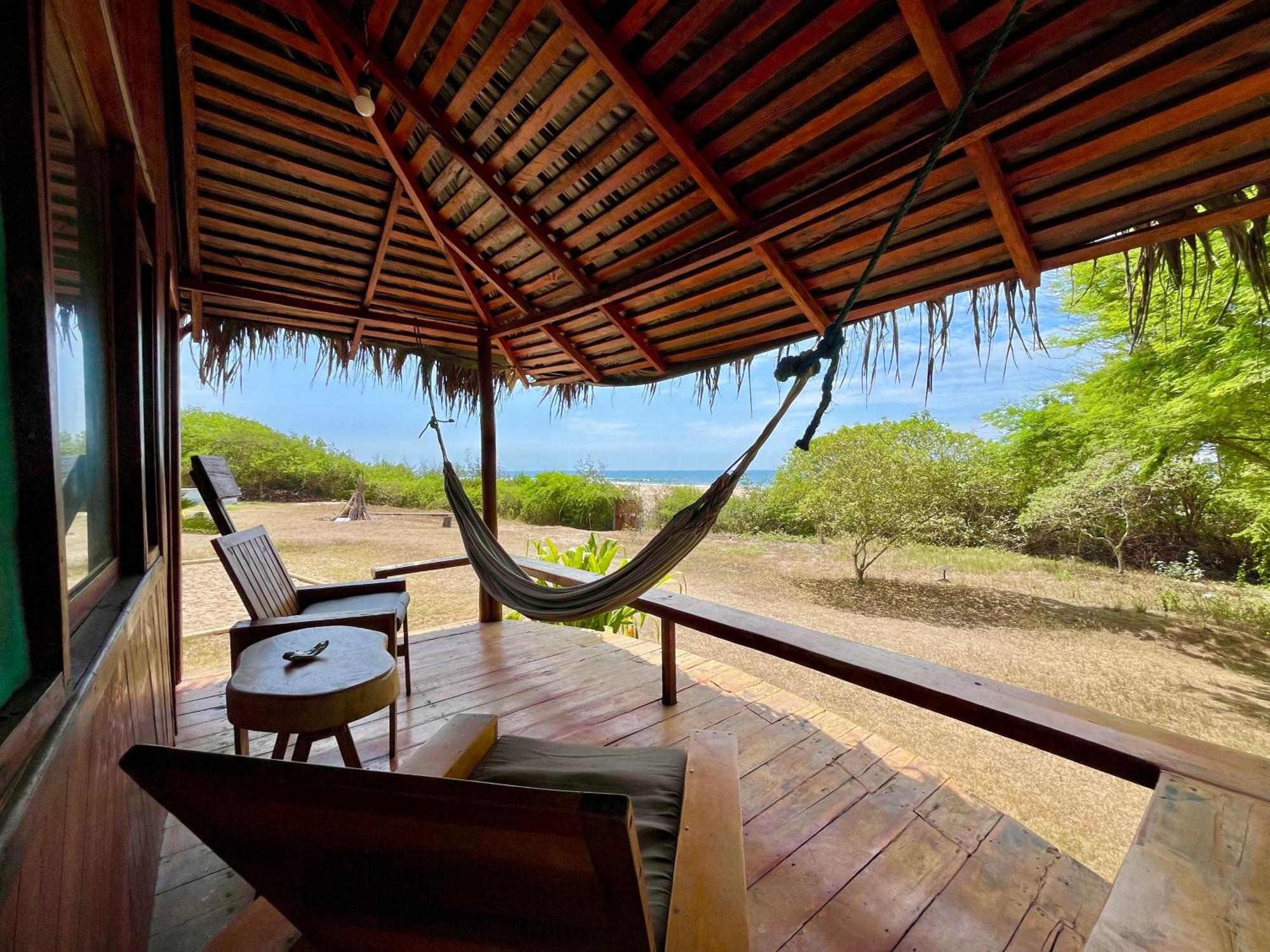 Kamala Surf & Backpacker Hostel Montañita Dış mekan fotoğraf